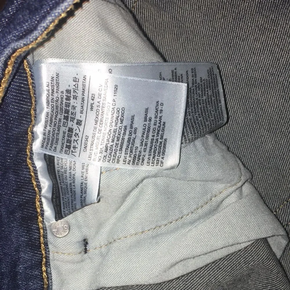 Levis red label